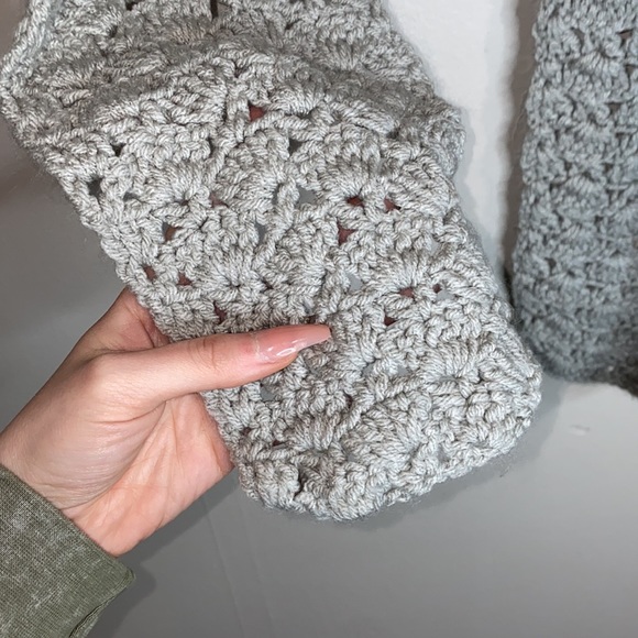 🪿Handmade grey scarf! - Picture 2 of 4